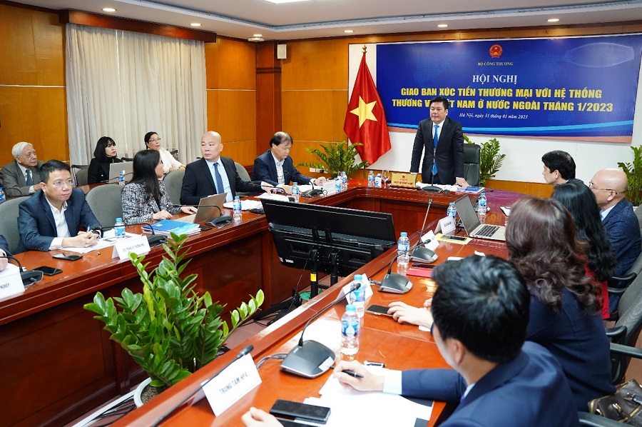 Bộ trưởng Nguyễn Hồng Diên chủ trì Hội nghị giao ban thương vụ, tìm giải pháp thúc đẩy phát triển thị trường ngoài nước
