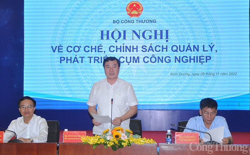 Thứ trưởng Nguyễn Sinh Nhật Tân dự và chủ trì Hội nghị về cơ chế, chính sách phát triển cụm công nghiệp của các địa phương từ tỉnh Thừa Thiên Huế trở vào, tại tỉnh Bình Dương