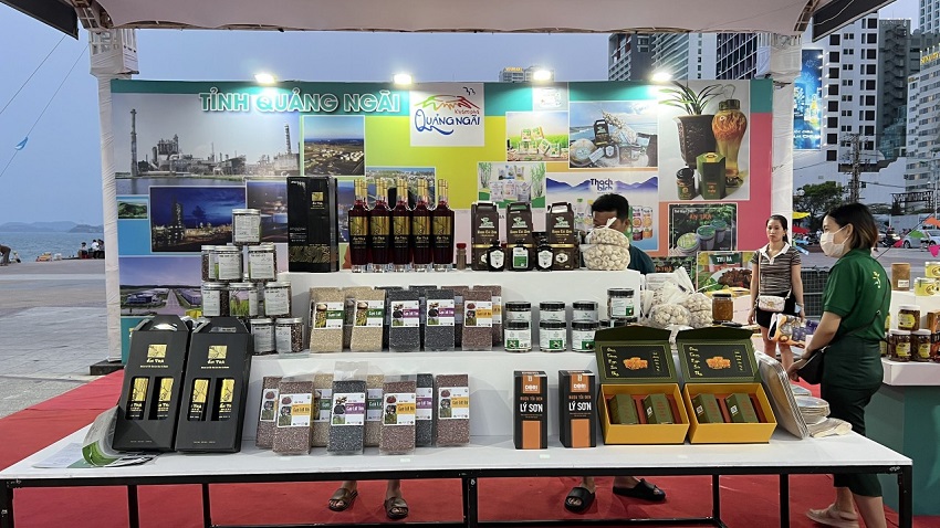 Gian hàng trưng bày các sản phẩm của tỉnh Quảng Ngãi tại các Hội nghị, hội chợ tại các tỉnh thành trong cả nước
