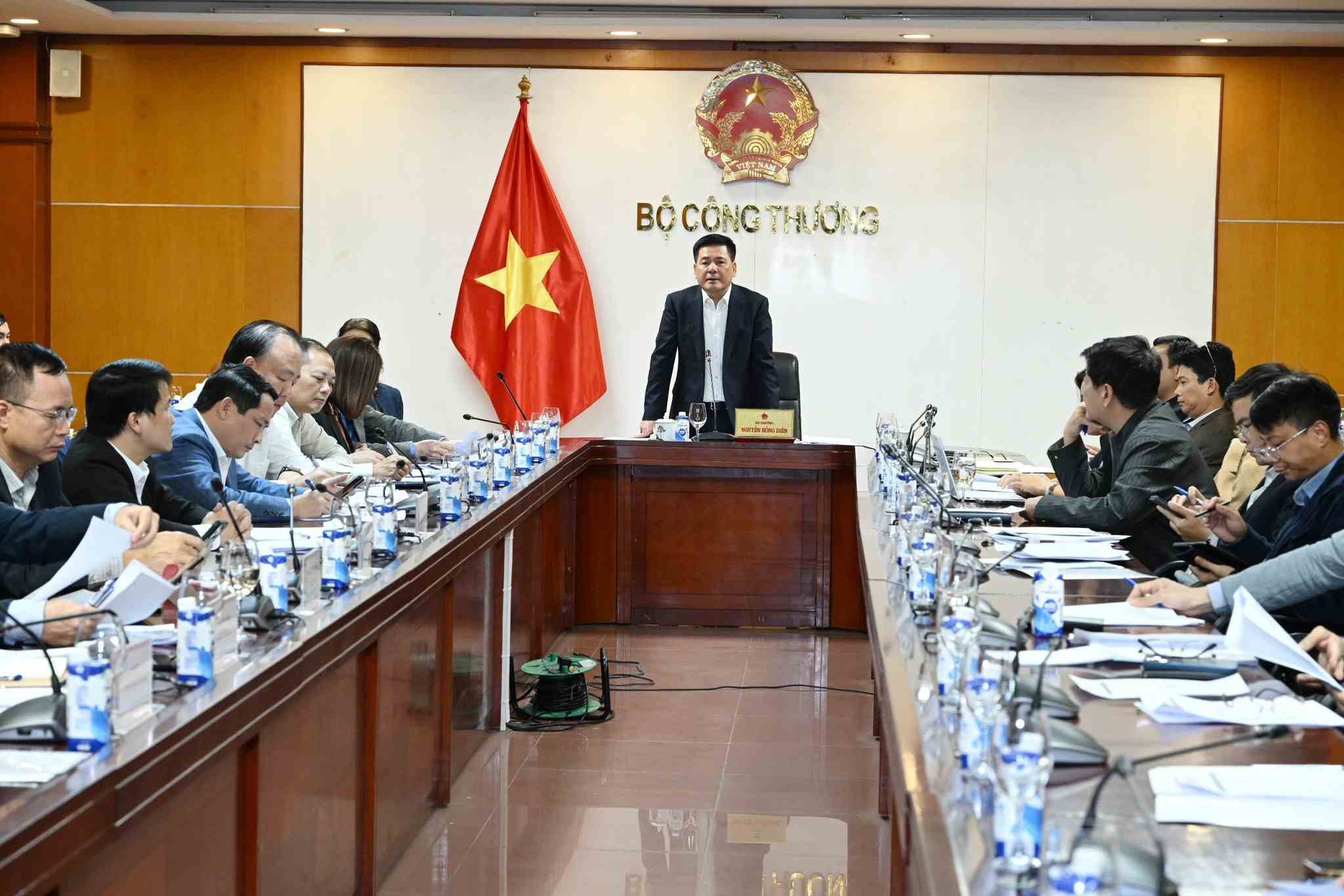 Bộ trưởng Bộ Công Thương Nguyễn Hồng Diên đã chủ trì cuộc họp