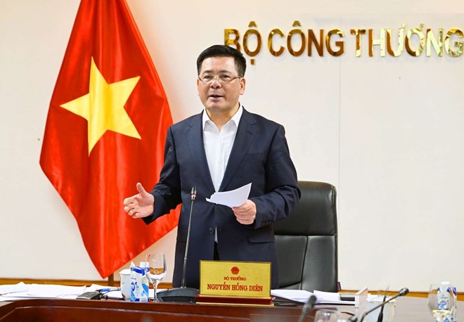 Bộ trưởng Nguyễn Hồng Diên chỉ ra loạt vi phạm về kinh doanh xăng dầu