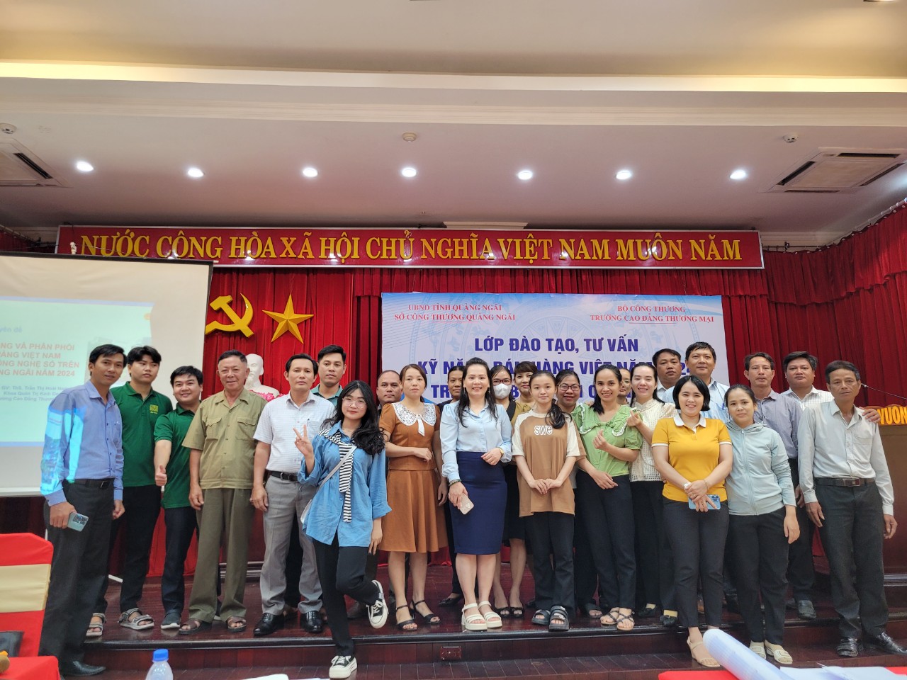 Khai giảng lớp kỹ năng bán hàng và phân phối kinh doanh hàng Việt Nam trong thời đại công nghệ số