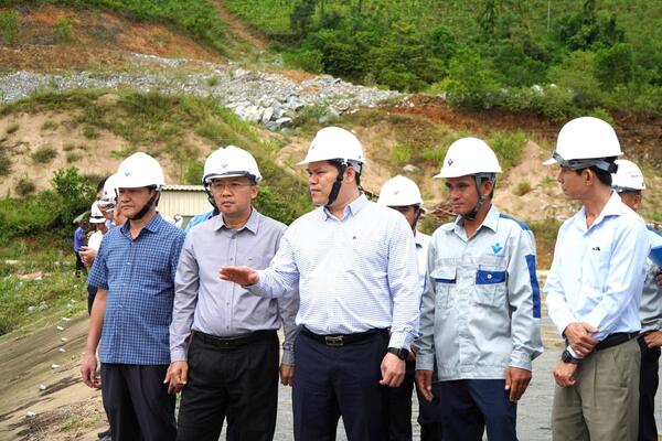 Phó Chủ tịch UBND tỉnh Trần Phước Hiền kiểm tra tiến độ dự án thủy điện Trà Khúc 1