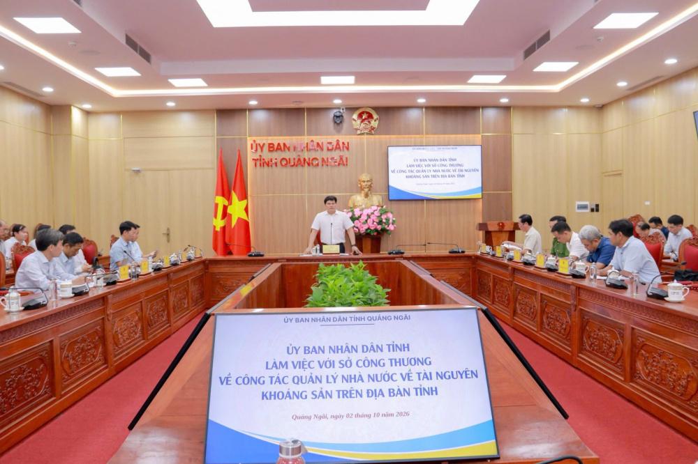 Phó Chủ tịch UBND tỉnh Quảng Ngãi Trần Phước Hiền chủ trì buổi làm việc với Sở Công Thương và các sở, ngành liên quan về công tác quản lý nhà nước đối với tài nguyên khoáng sản trên địa bàn tỉnh, ngày 2/10/2026. Ảnh: quangngai.gov.vn
