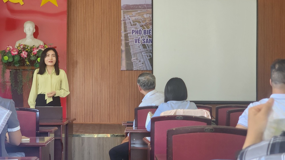 Nguyễn Thị Thanh Yên - Công ty CP Lọc hóa dầu Bình Sơn có bài tham luận tại lớp tập huấn